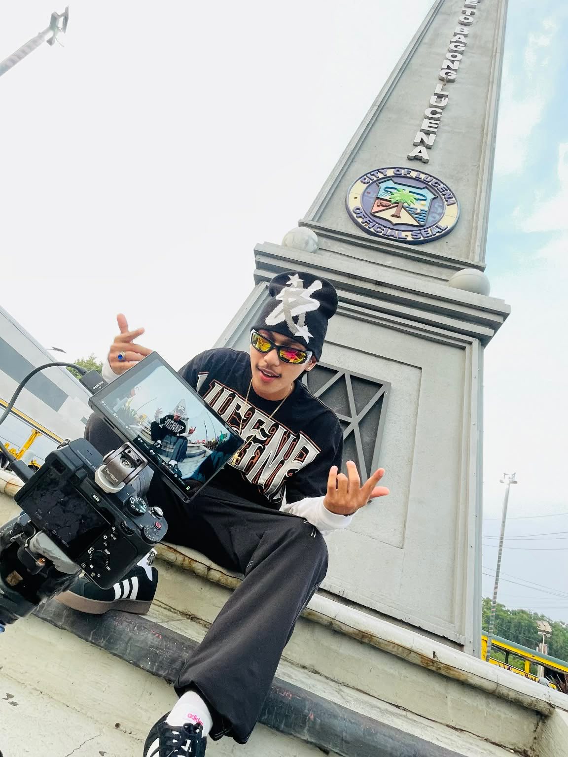 Yung kumanta ng MAN FROM LUCENA norem na tapos ikaw mag papawala ka pa ...