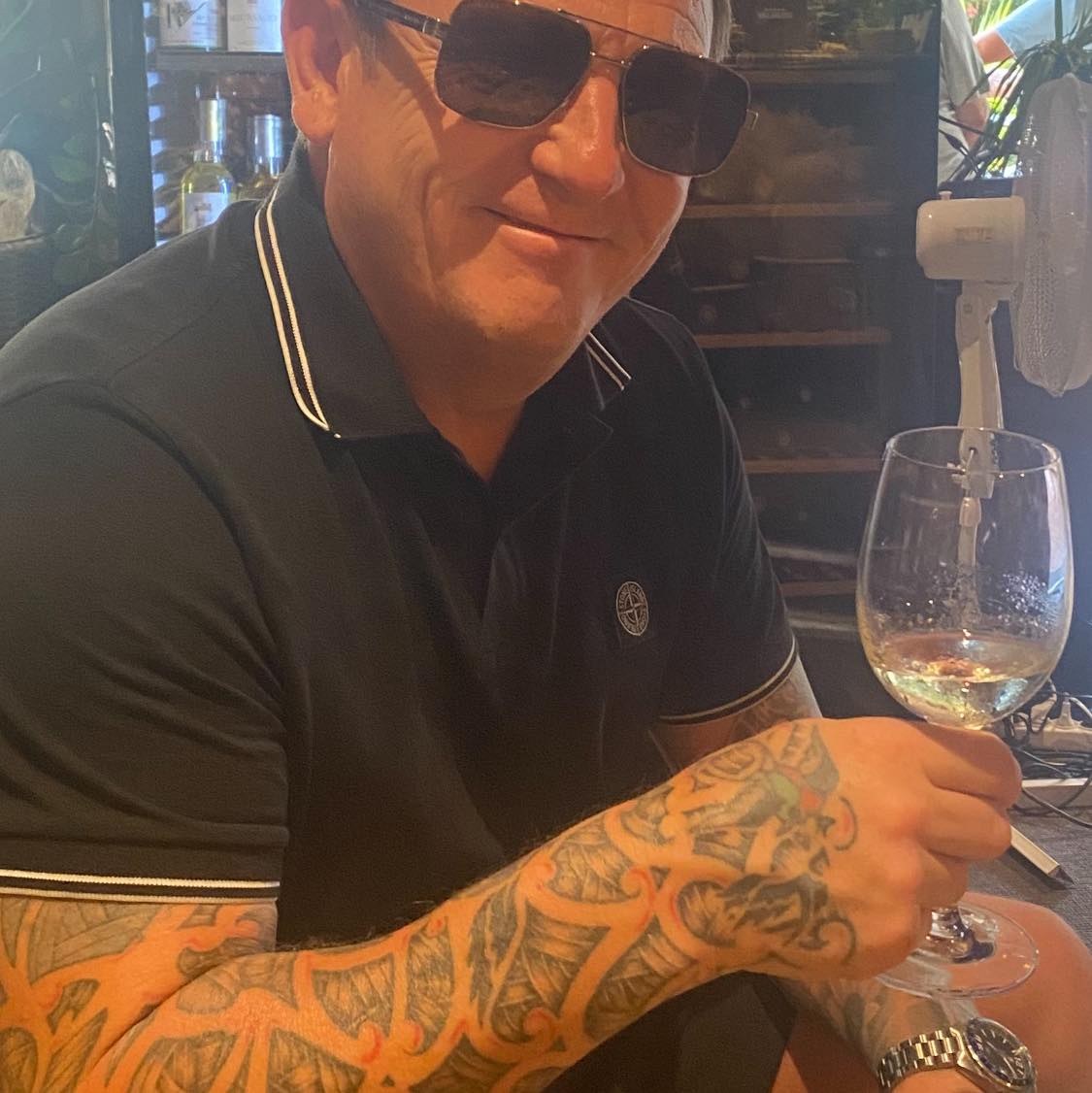 Does anyone know if this man is okay? 🤯 He got in with a tiger at the ...