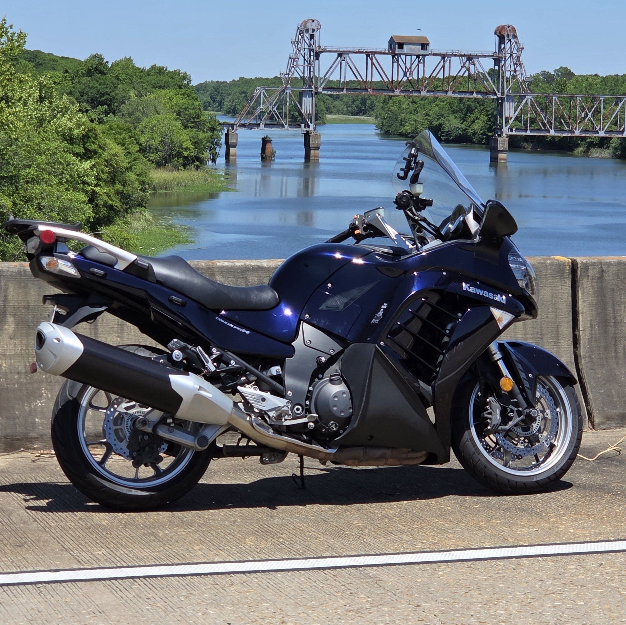 His Amazing ZX-11 Drag Bike | CycleDrag