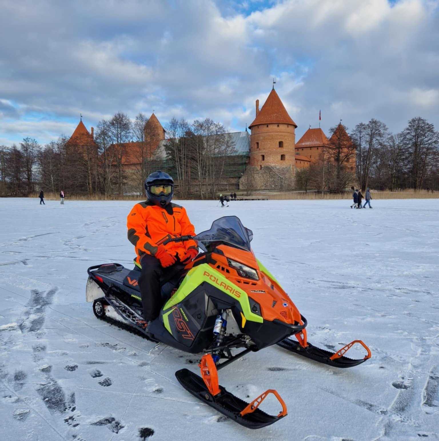 Jau netelpa bet vistiek krauna ir tik naktimis | Gintaras Poskus | Facebook