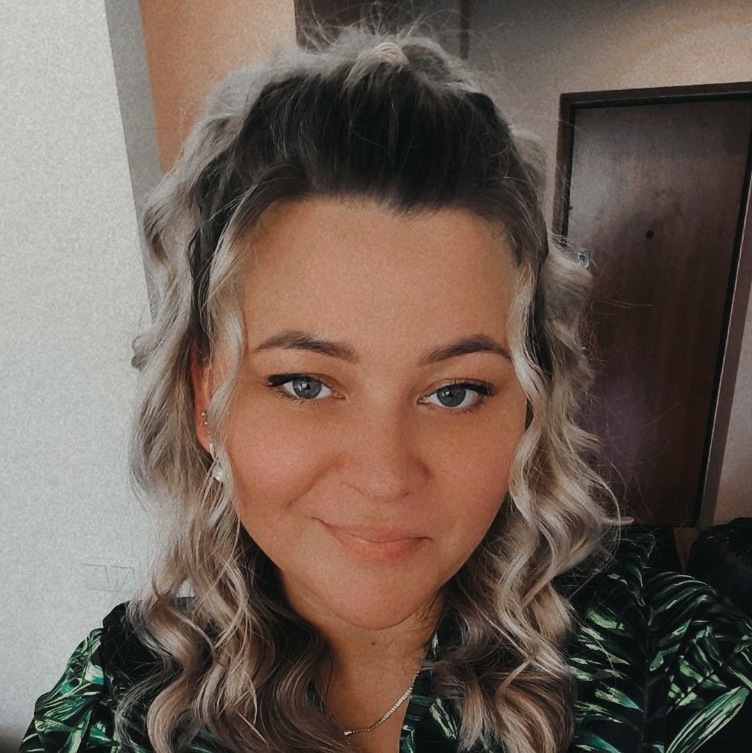 julija-pron-julija-pron-facebook-connect-with-friends