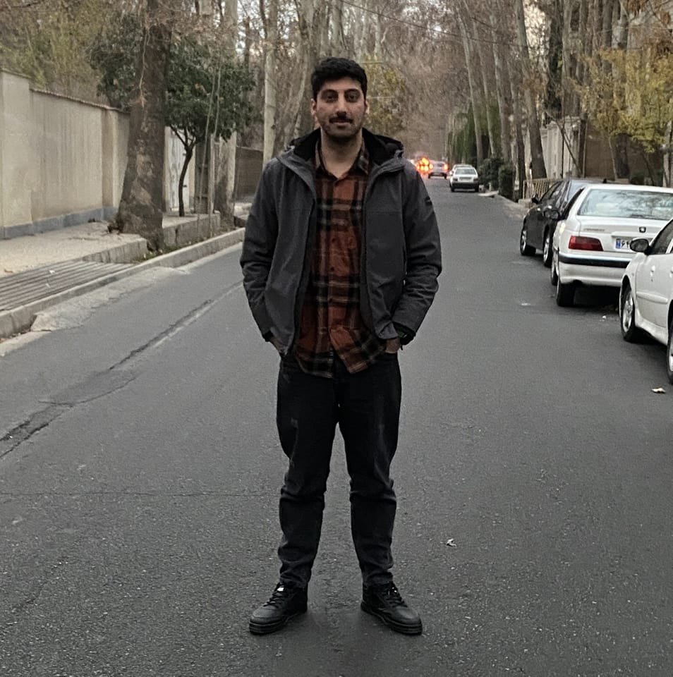 سهراب - لب‌ها می لرزند. شب می تپد. جنگل نفس می کشد. پروای چه داری، مرا ...