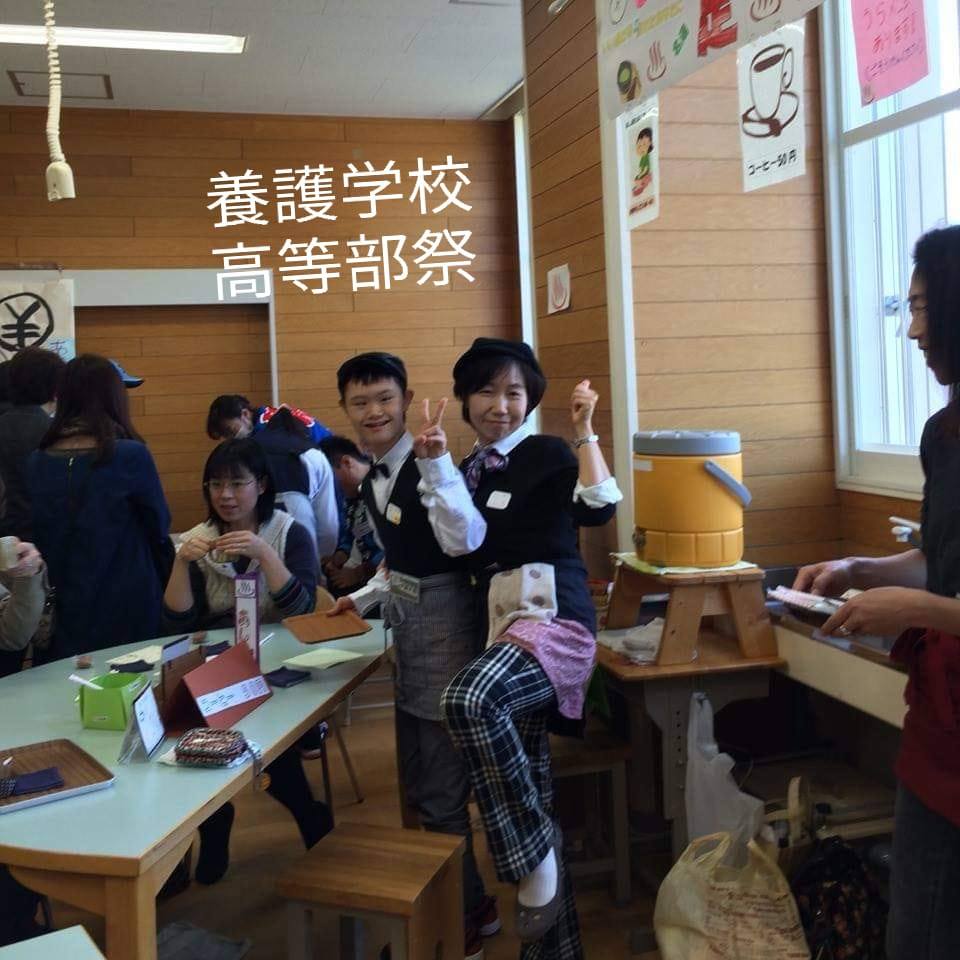 蝶の里山倶楽部 | 我が家では鳥の巣箱の下がジャコウアゲハの蛹にとって最適の場所のようです | Facebook