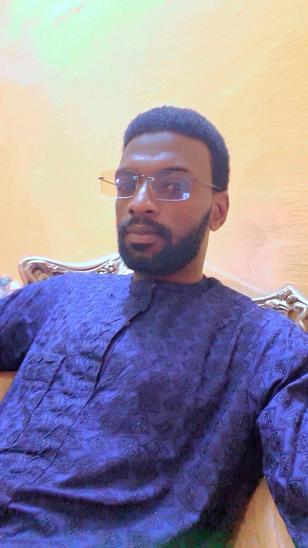Après sa tenue en hommage au Maréchal Idriss Déby Itno, Saleh Adoum ...