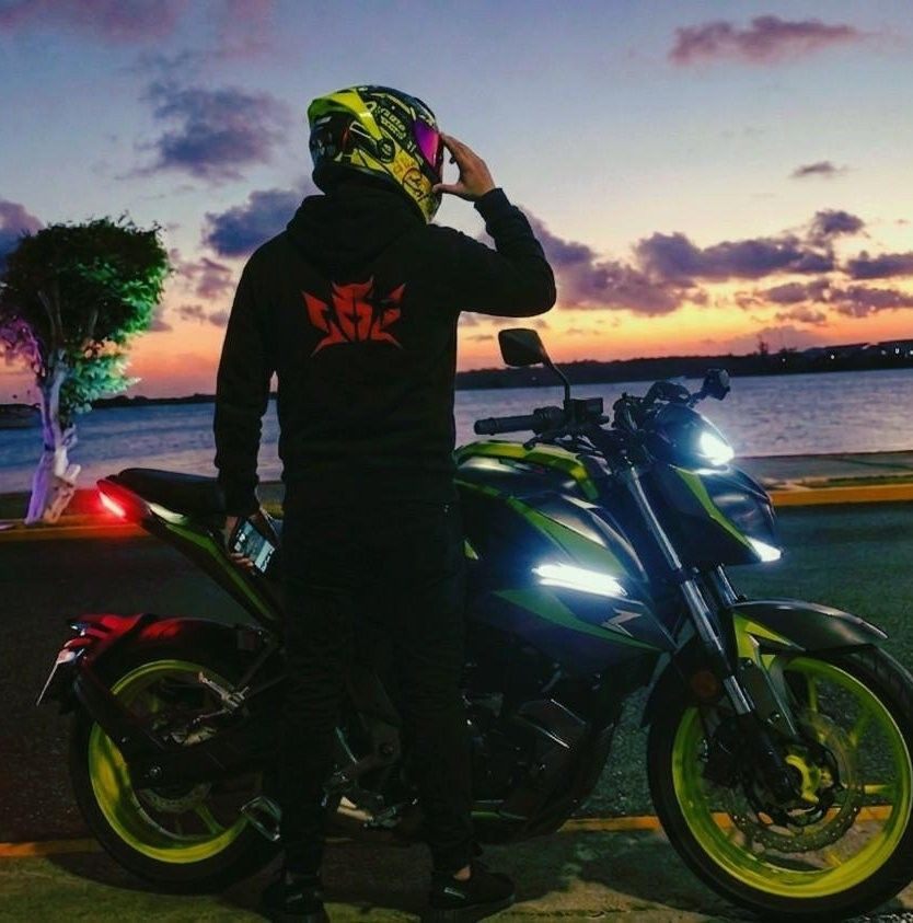 La recogí en medio de la nada. 🫪 #broma #biker #risa #humor | Dani bike