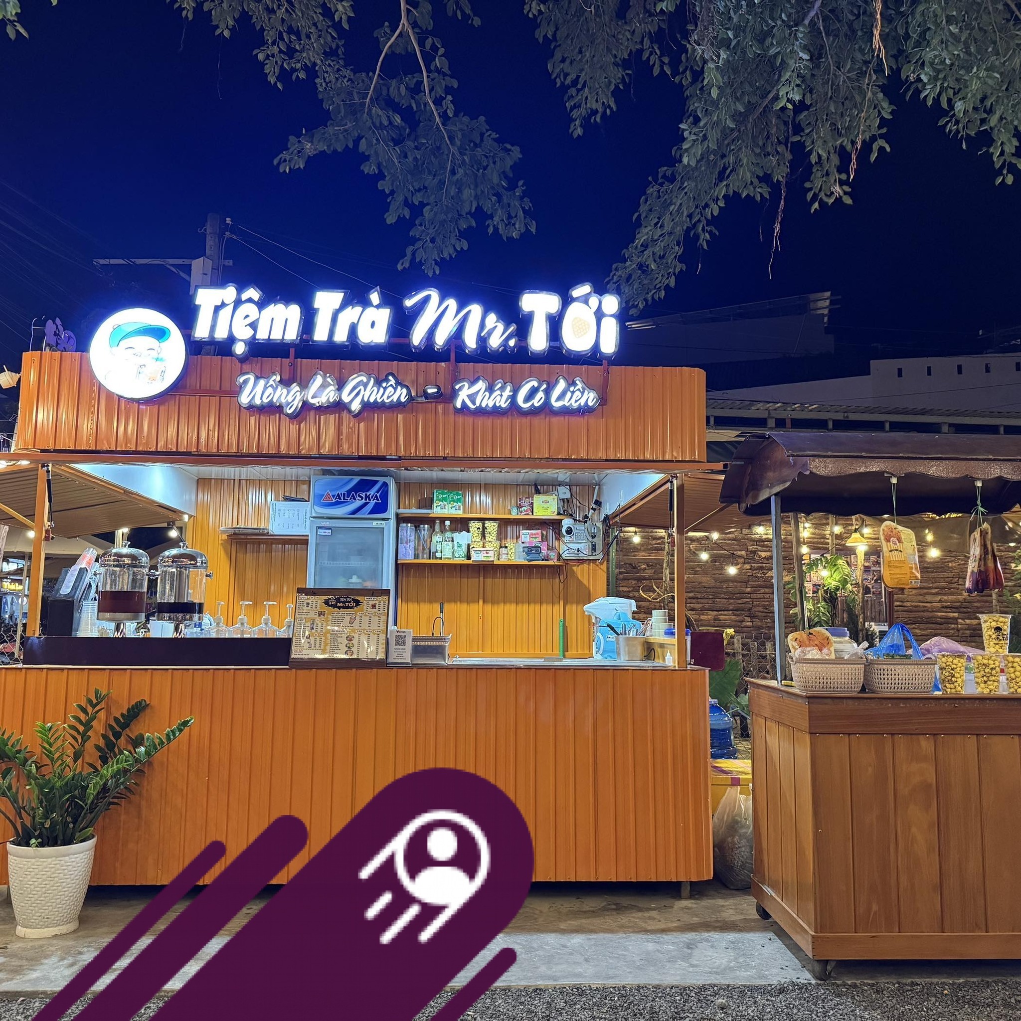 Sáng nay mình bỏ quên chìa khoá, phát hiện ông chủ Mr Tới đi giao cà ...