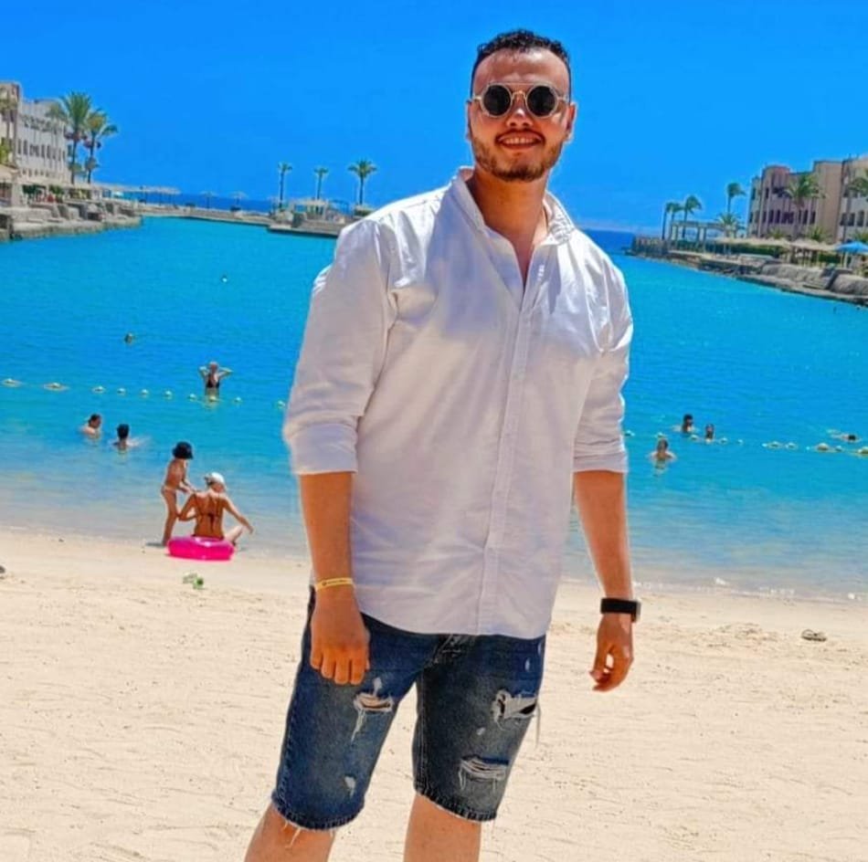الصفحة الرسمية للفنان محمد صبحي - الموت . . يستطيع الإنسان أن يتخلص من ...