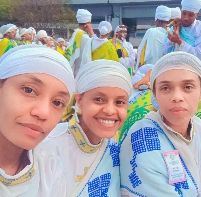 እንደ ባለ ዛር ከበሮ ይዞ የሚሽከረከረው ወጣት አገልጋይ ሁሉ ከእነዚህ መምህራን ትምህርት ቢወስድ መልካም ነው ...