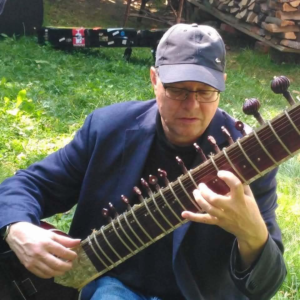 #exploring the world of #Fretted and #Fretless on this beautiful ...