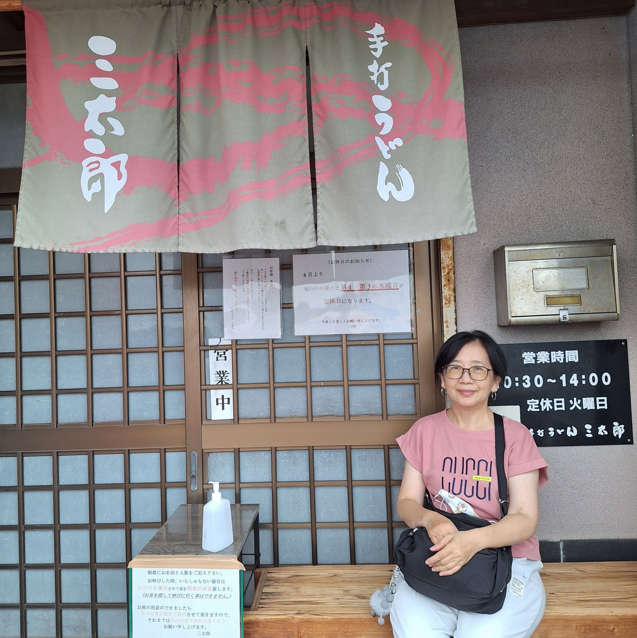 台南東區大小事 | 前幾天去了東區黃昏崇德市場，突然發現了一攤涼麵，想說這麼熱的天氣，晚餐就吃涼麵好了 | Facebook
