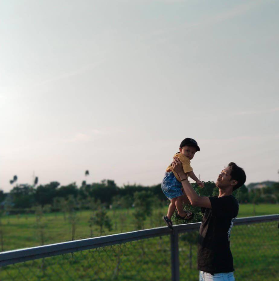 This little boy almost got bitten by a snake,, Some small children ...