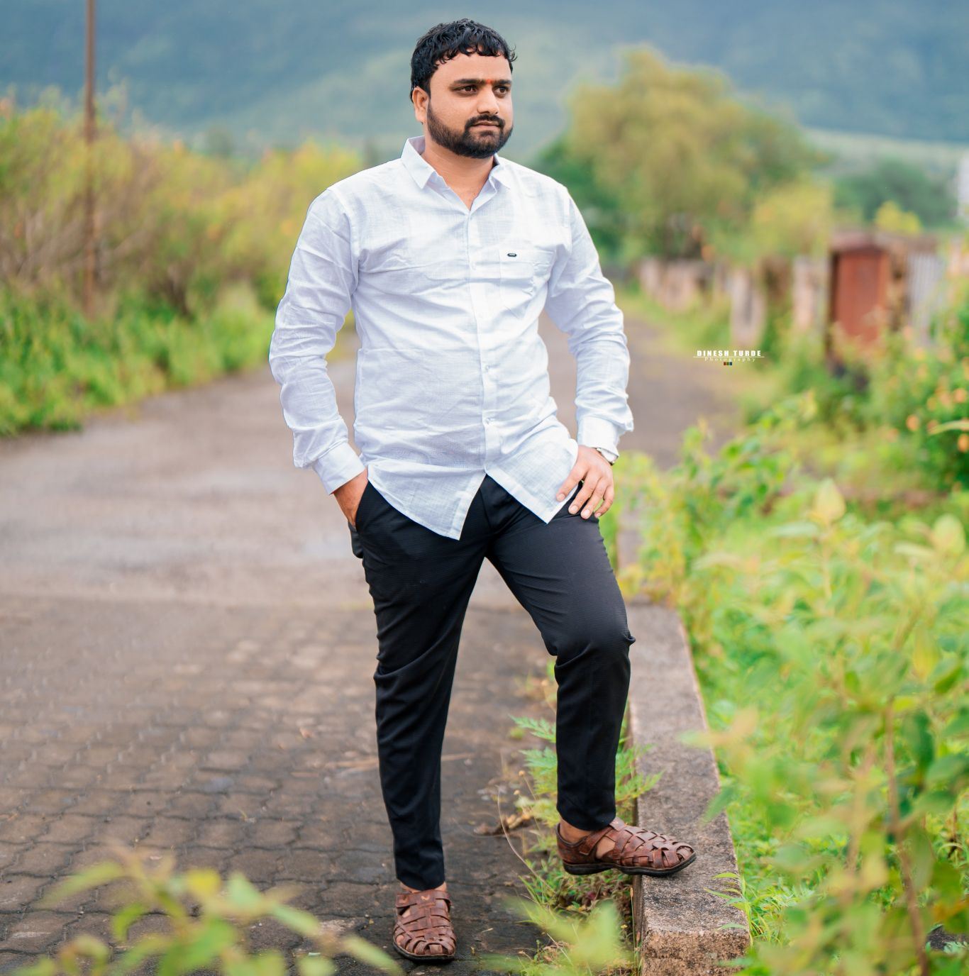 जागतिक प्राणी दिवस .. आज कान्हे येथे एका कंपाउंड च्या कडेला झाडीमध्ये ...