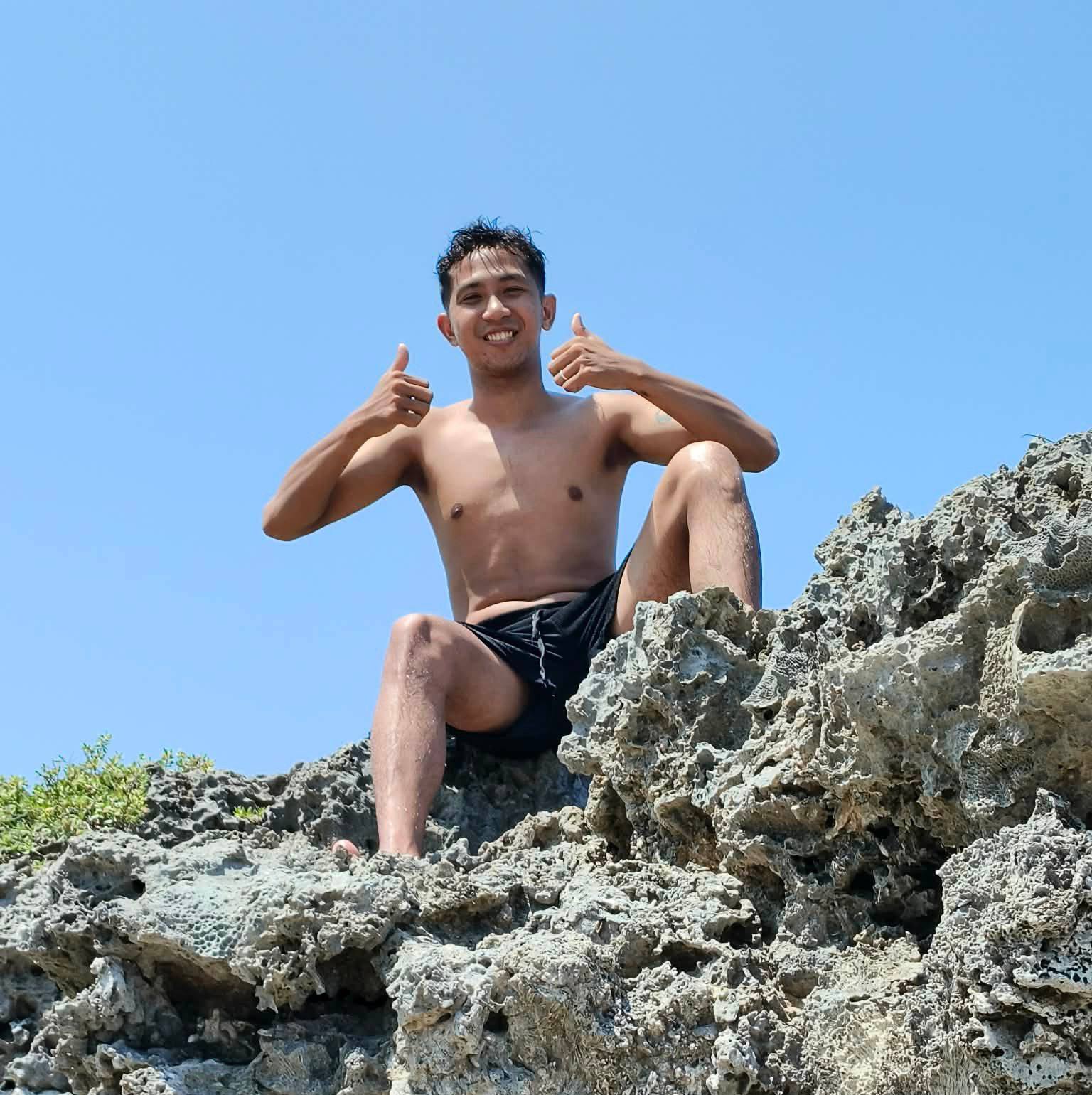 Aaron John Reyes Santos