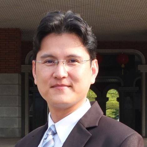 蔡明貴 - 貼圖均分切割及去背工具 去背用本地端u2netp.onnx，花了我二個小時才搞定，真累... | Facebook