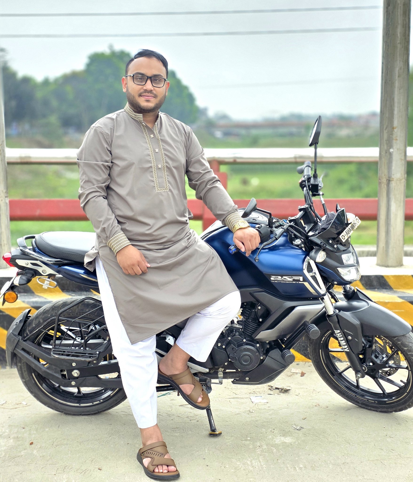 Adv Mueed Islam