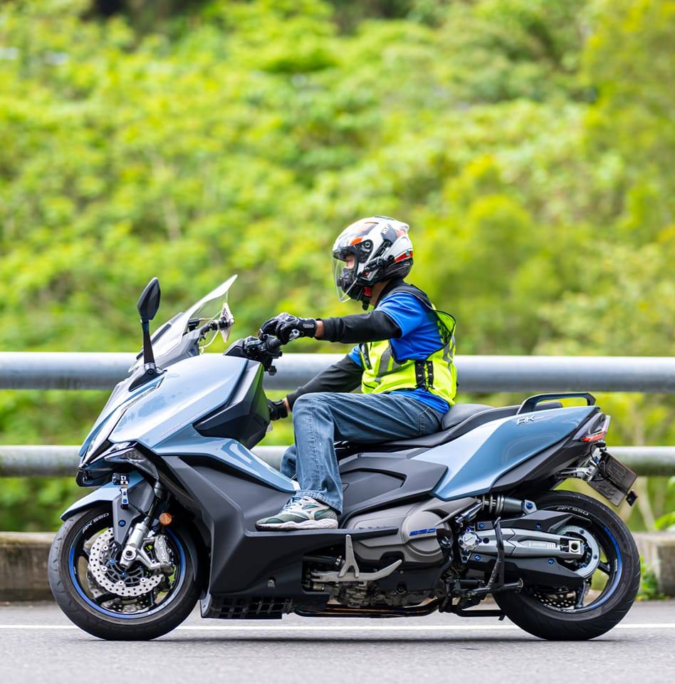 KYMCO RTS R 水冷俱樂部 | 想訂購最新改款RTSR 165,但說真的我比較喜歡舊165的尾燈（不要獠牙），請問之後有得換嗎 ...