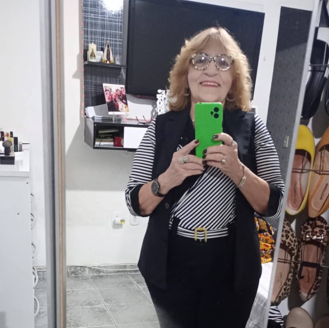 Amorosa Mãe Maria, nos mantenha perto do Vosso Imaculado Coração ...