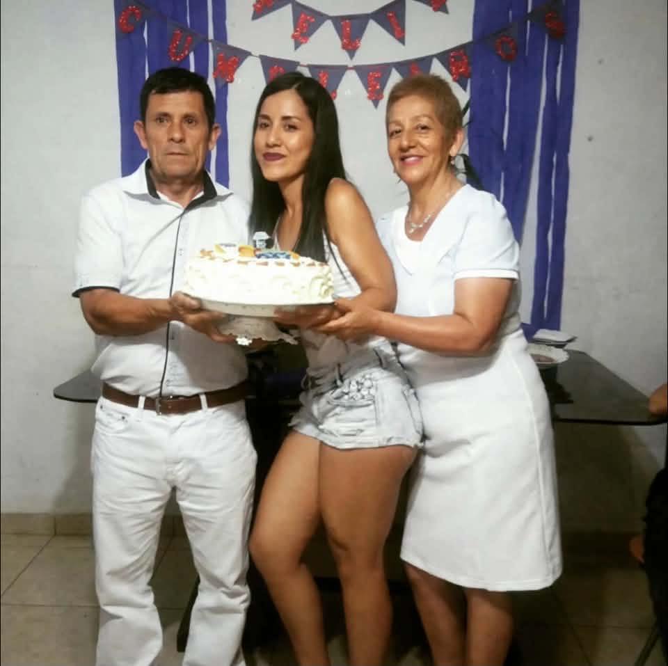 Llego mi prima de Lima con su proseria 😂😂😂😂 y ya no sabe ni sacar el ...