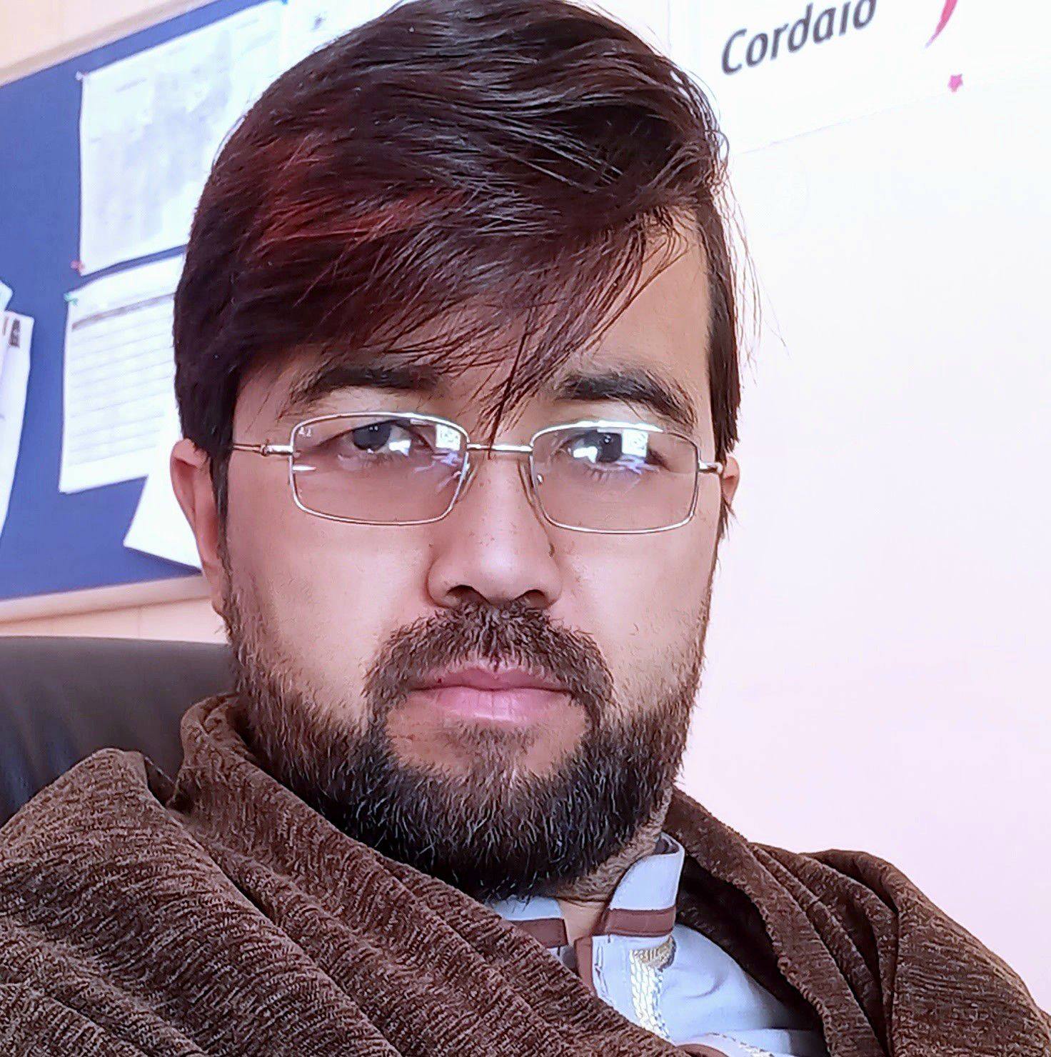 Amir Khan Daneshwar Amiri - English translation is below بی‌سوادهای با ...