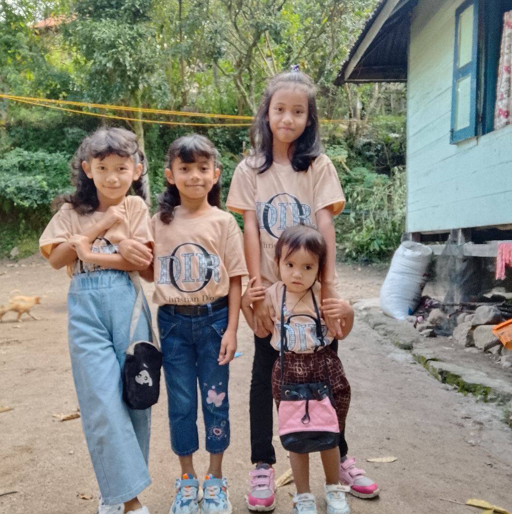Jangan sampe gak dapat klien Batik pejabat super mewah kali jadian ...