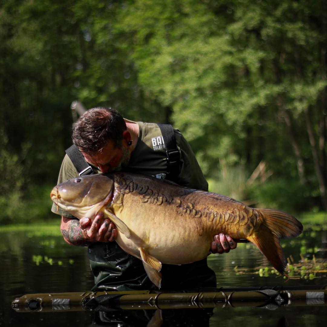 De eerste vis op het boeiensysteem is binnen. 👀🎣 Een klein voorproefje ...