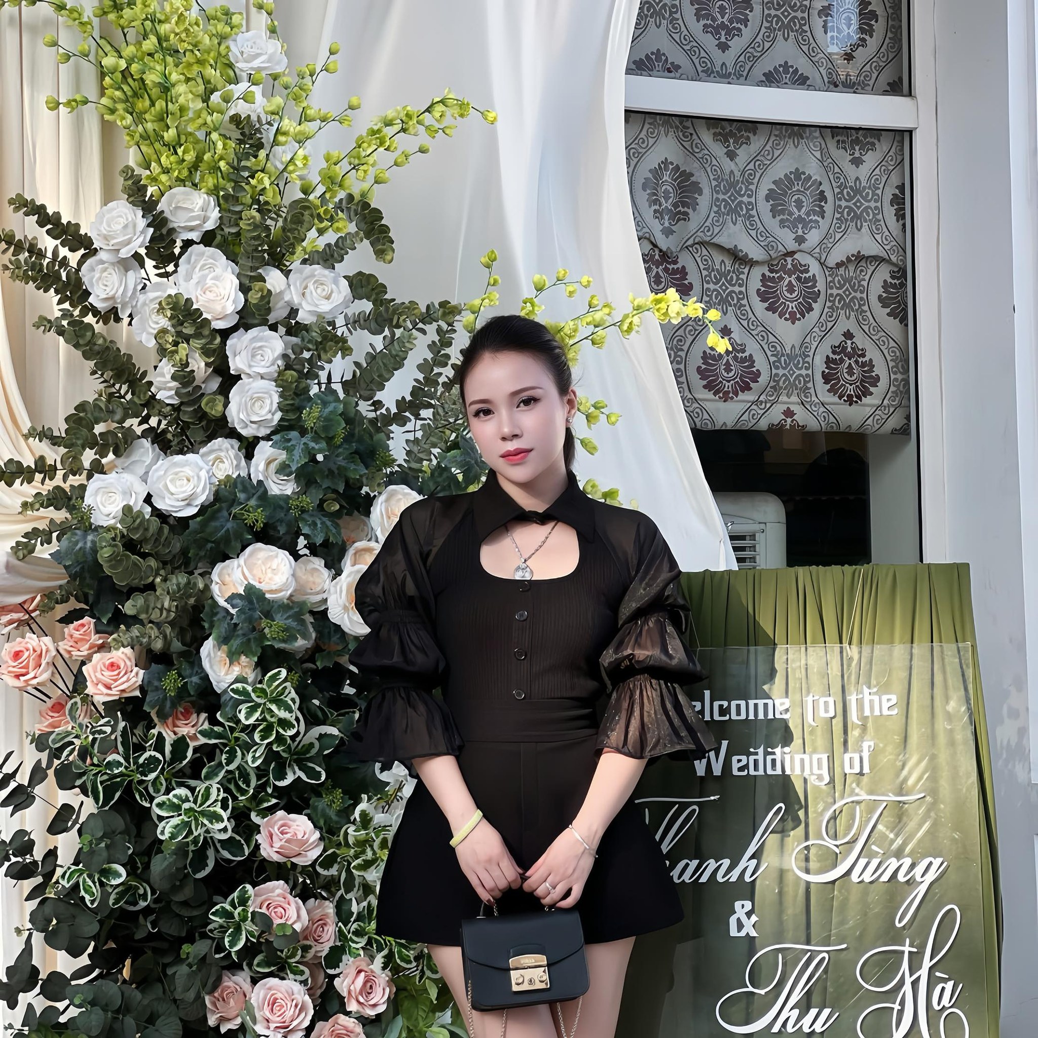 Tadaaa M1 unboxx hộp đỏ cho cả thánggg đều đỏ nhaa 😝 Quà 20/10 sớm đến ...