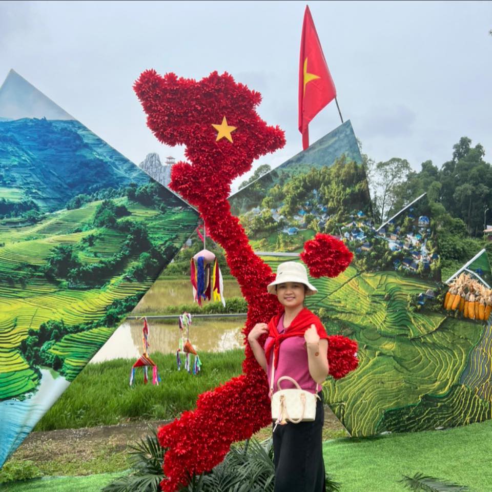 K52 UEHers | Trường có làm thẻ sv k ạ, muốn đeo thẻ quá | Facebook