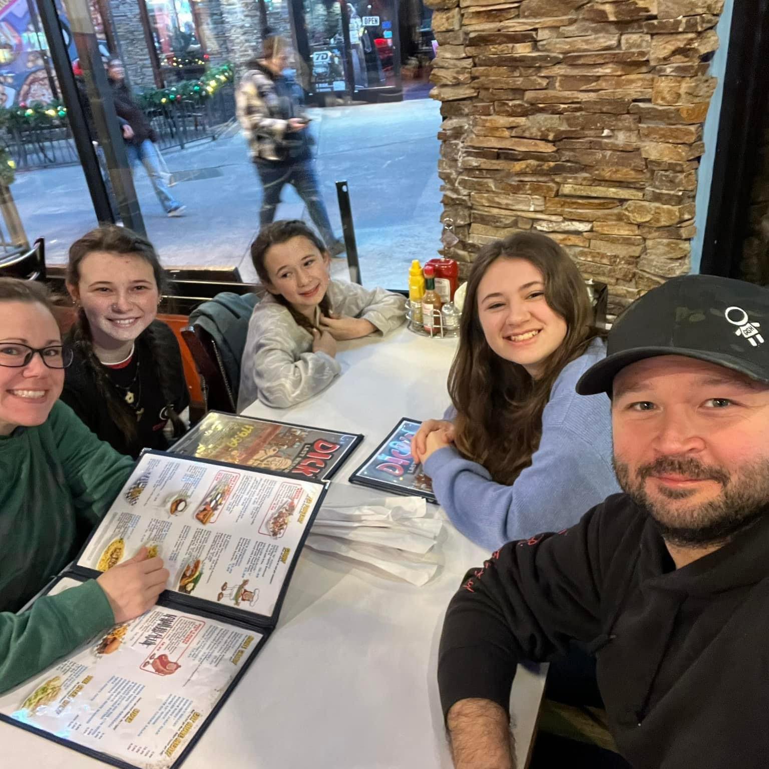 Got family in town and they wanted seafood…so they getting some SEAFOOD ...
