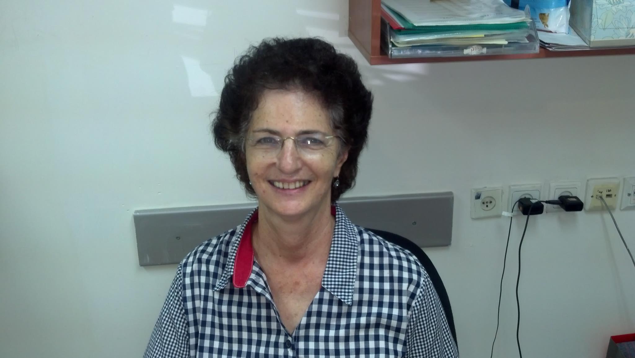 היי התברר לי שבציר ענבים עושים בלילה ולפני מספר לילות זה קרה בכרם שלנו ...