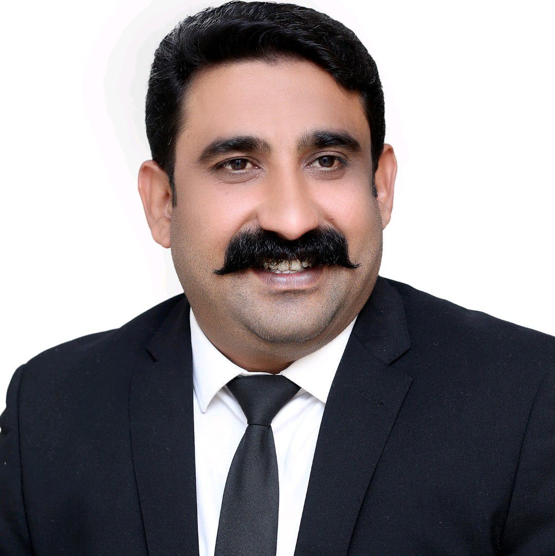 یہاں وہی لوگ بیٹھتے اور انتظار کرتے ہیں جو واقعی آپ کے آپنے ہوتے ہیں ...