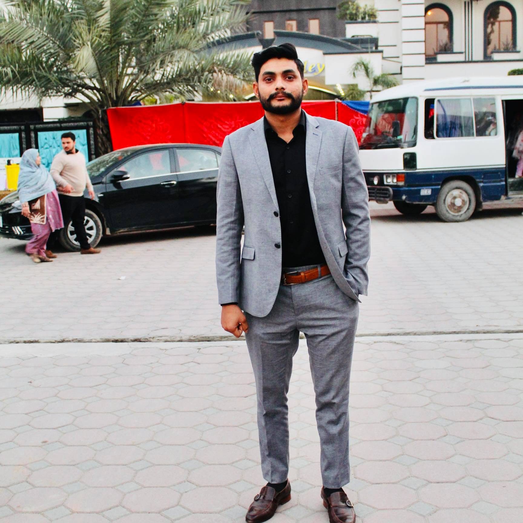 موصوف کا نام،پتہ و نمبر تاحال صیغۂ راز میں رکھا جارہا ہے تاکہ جناب کی ...