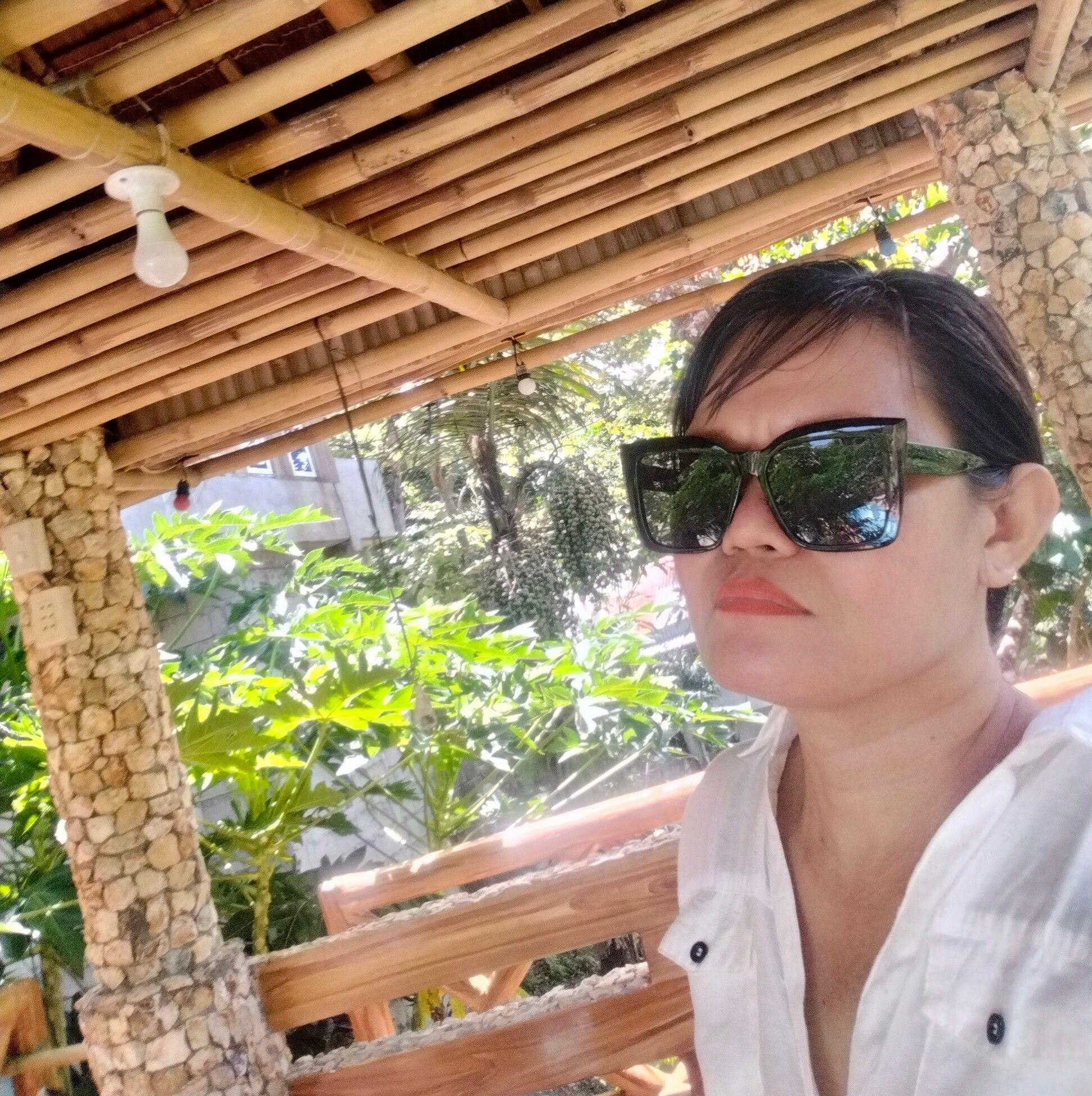 Eto yung OFF TO WORK na di kylngan maligo, magbihis at magmake up 😅😄😀 ...
