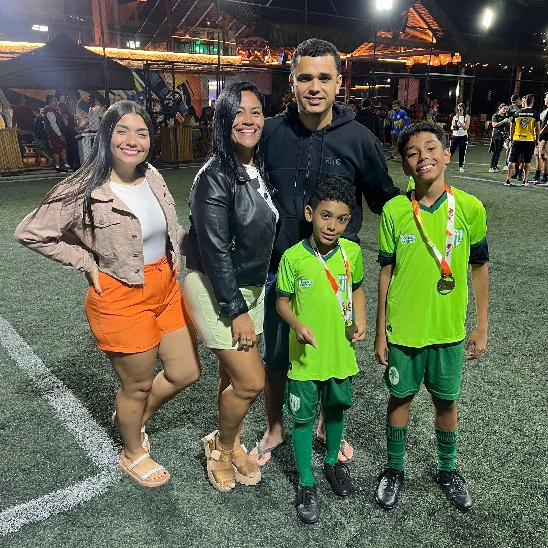 Sou nem maluco de sentar kkkk Fernanda Araujo FUTEBOL COM PAI . #casal ...