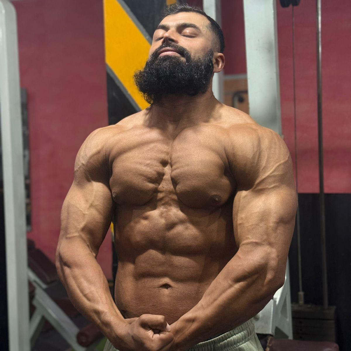 training-with-zeeshan-bhai-at-dubai-gym-motivation-dubai-viralreels