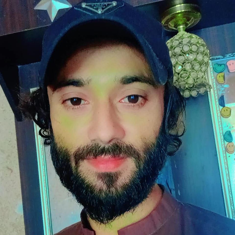نثار کھوڙو وٽ نہ اھو قدڪاٺ آھي، نہ اھي طاقتون جو ھو پير سائين پڳاريءَ ...