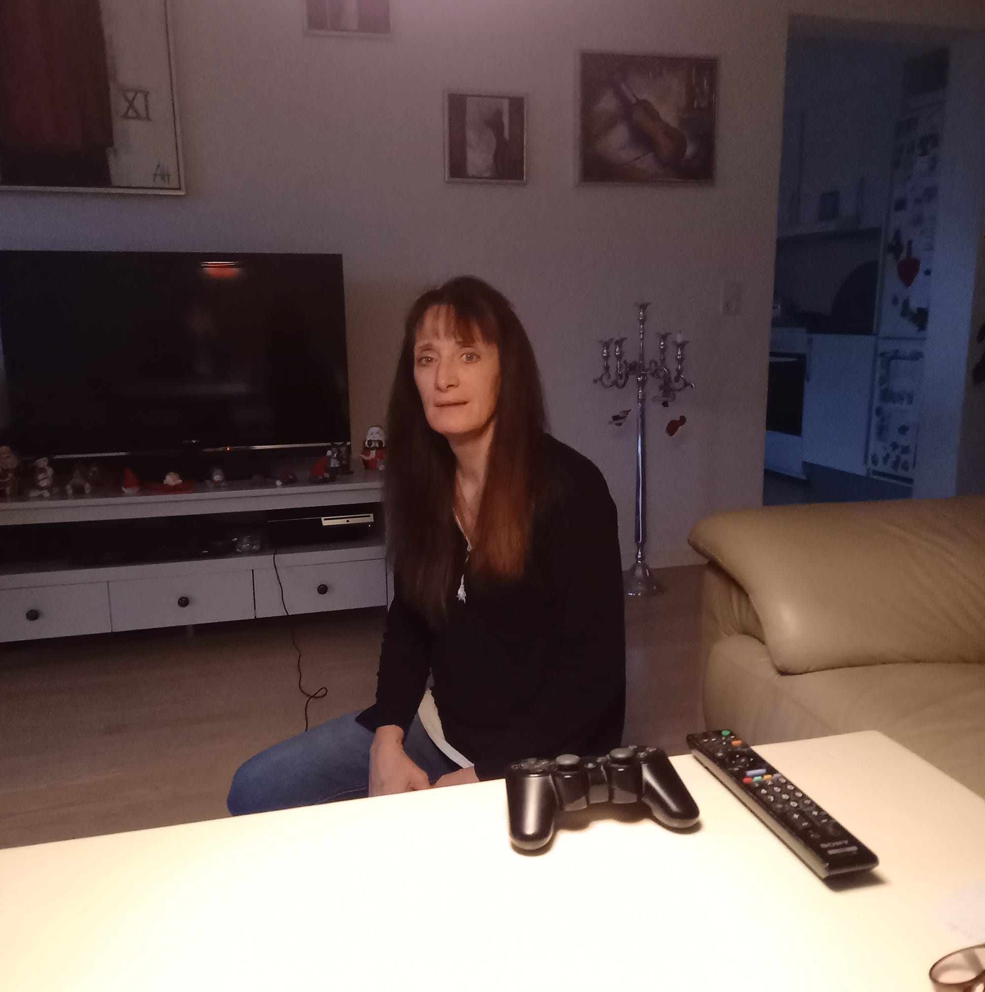 Kender du også én, der er en virkelig dårlig taber i pakkeleg? 😄🐐🎁 ...