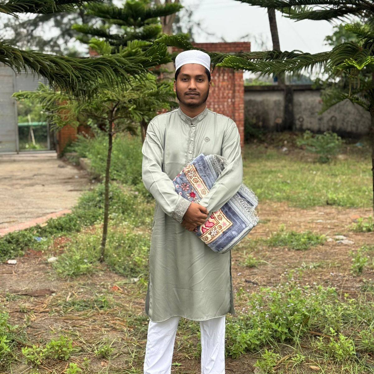Arif R Hossain