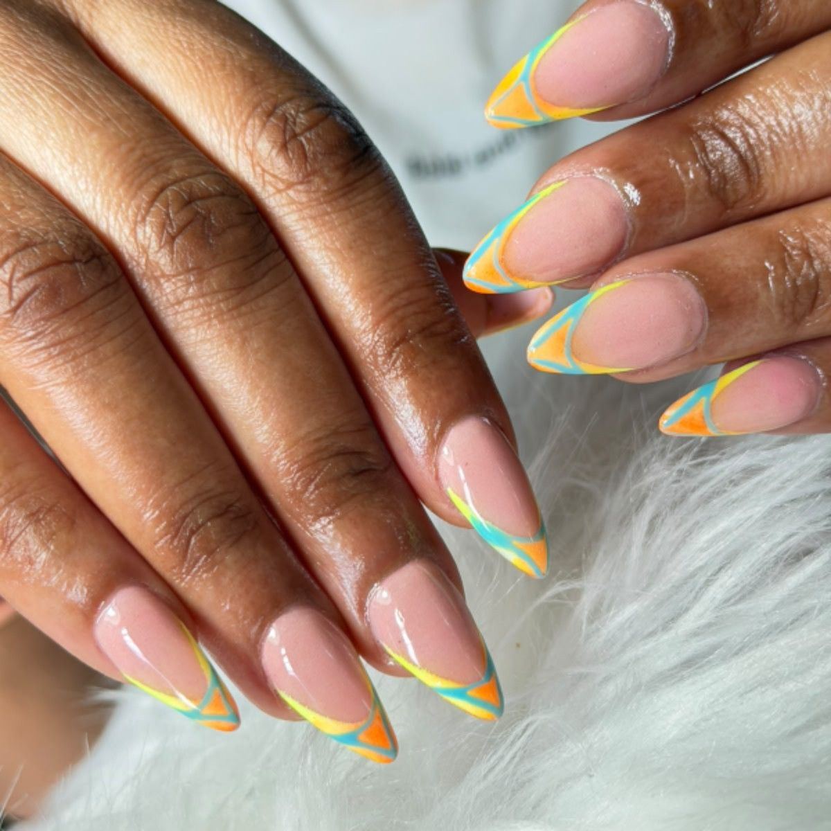 Nail Techs Gauteng | Hi guys is there anyone whose selling such tables ...