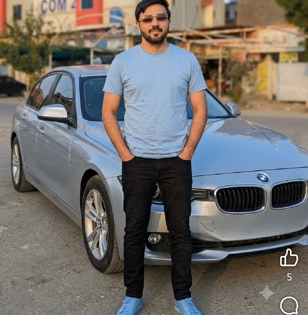 Kamyabi unhi ko milti hai jo gir kar dobara khade hone ka honsla rakhte ...