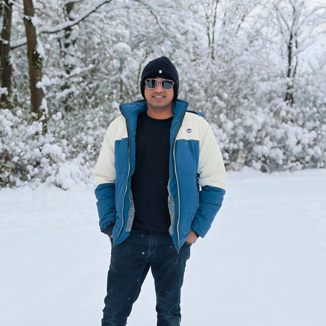 Dynamic anime profile picture featuring action pose and atmospheric background