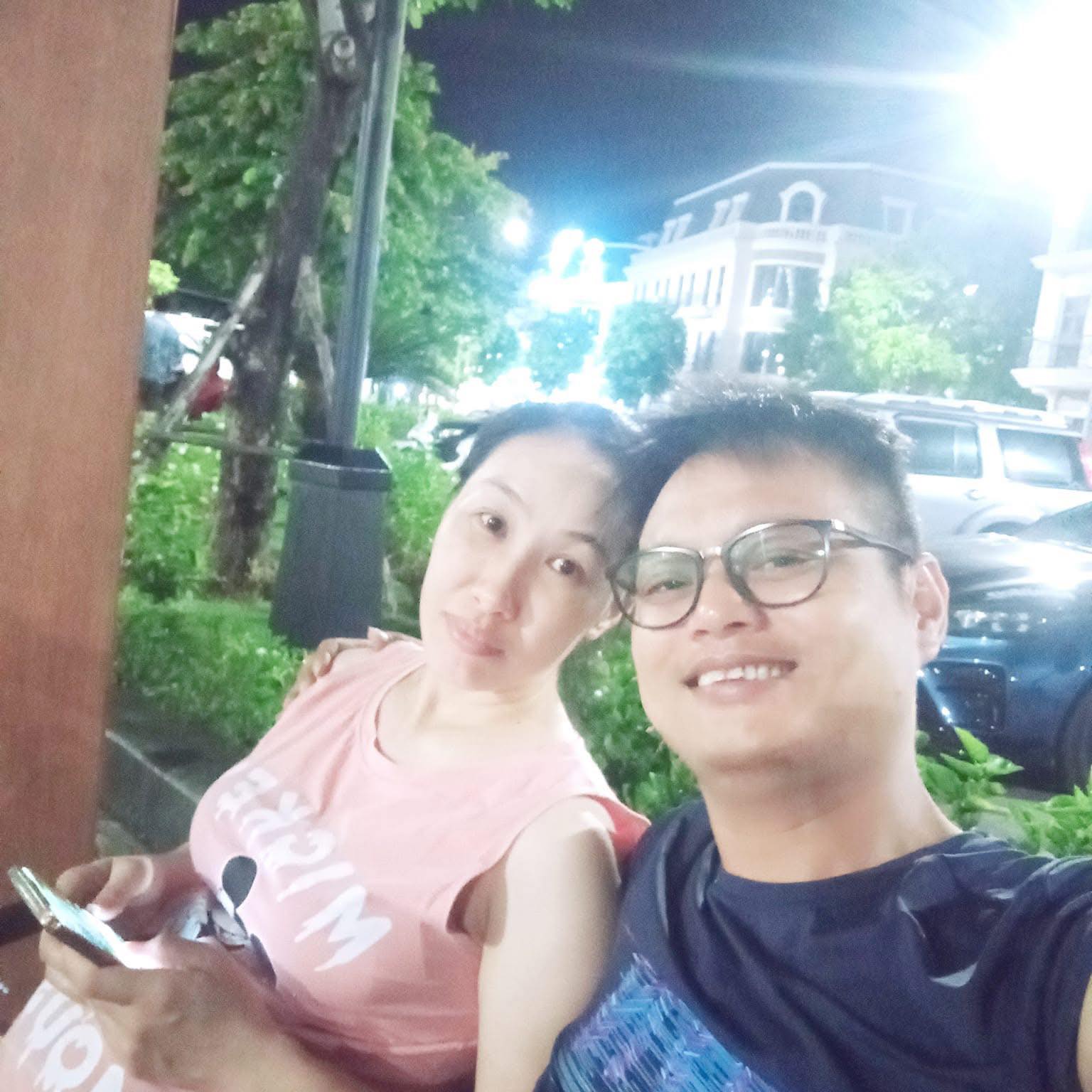 Mùi trên người t thì giờ toàn mùi chó khác chứ có gì đâu mà ngửi ...