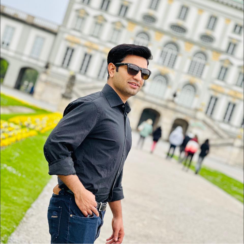 Eisa Khan