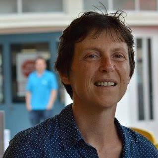 Riet Naessens - Aangevallen worden aan een benzinepomp en... | Facebook