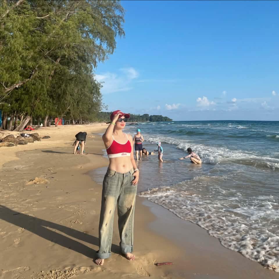 Buổi chiều ra vườn thấy cây chanh Mỹ cha trồng nay trái to quá rồi mọi ...