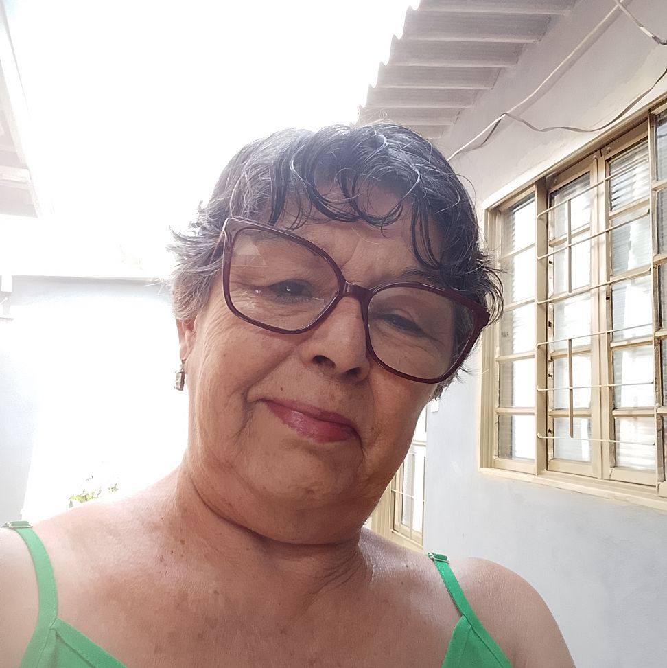 Vovó Ana está emocionada em poder pegar a neta pela segunda vez ...