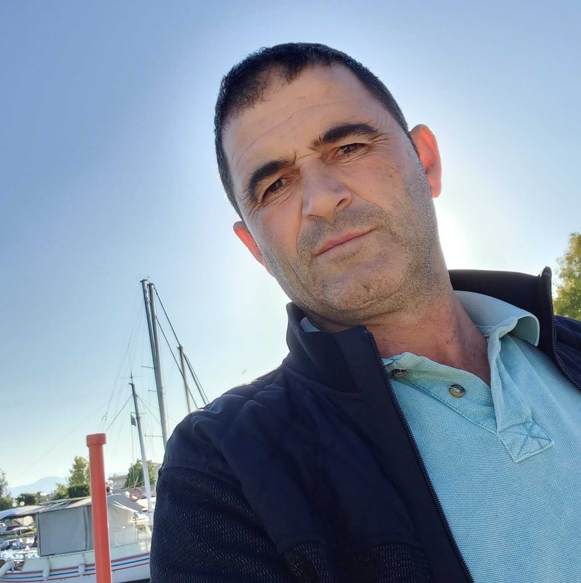 A po e bëj mirë këtë? Ç'do mendim i juaji për mua ka vlerë të madhe ...