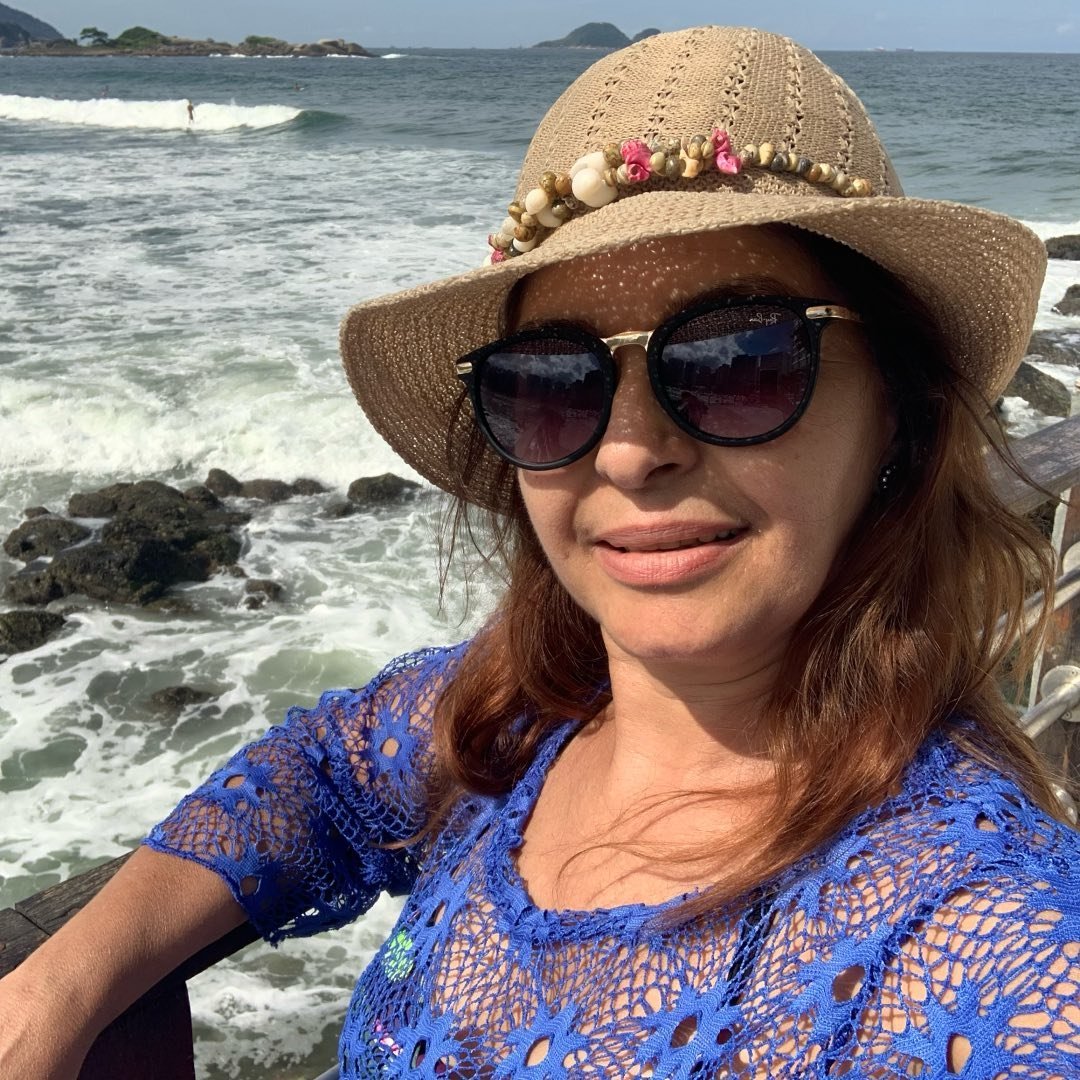 Sob o comando de Christina Rocha, o Podcast Aquecendo o Feno React ...