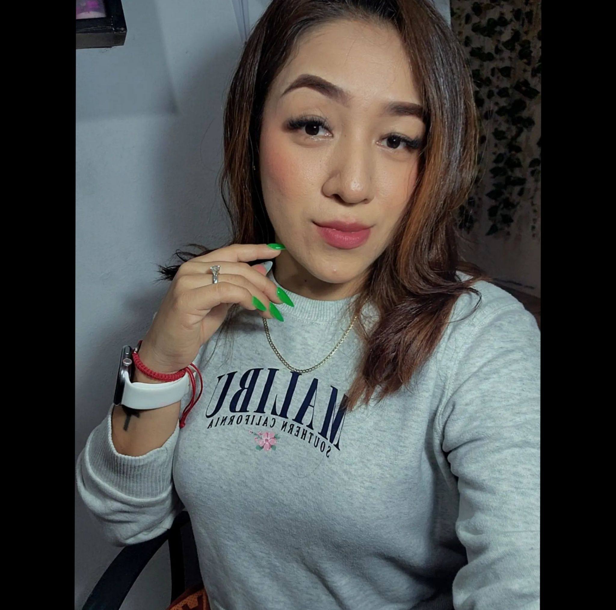 Mily Gonzalez - ELLA ES MI REINA, CON CORONA O SIN CORONA.... | Facebook