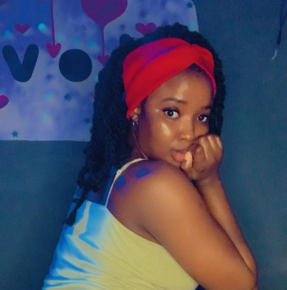 After escaping yesterday He no still work ooooooooooo | Cora Dom