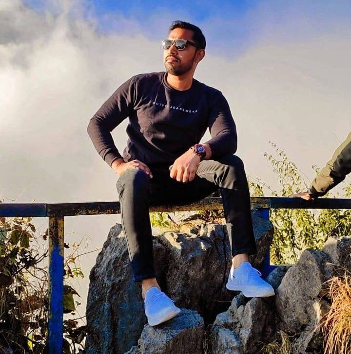 आज से बेहतर होगा ★ . . . Leaf. Rain. Quiet. 🍁🌧️ A single maple leaf ...